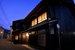 a building with windows on the side of it at sou's minka Luru - Vacation STAY 62536v in Minamiechizen