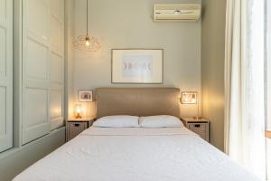 A bed or beds in a room at Helios Selene