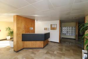 a lobby with a large desk in a room at Vilamoura Sunrise in Quarteira