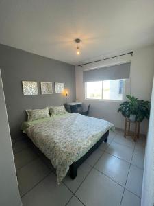 a bedroom with a bed and a window at Exclusivas Habitaciones al Oriente in Mexico City
