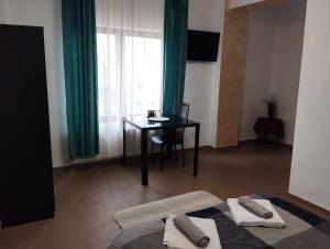 TV a/nebo společenská místnost v ubytování Hotel ENZO + 37 fotografií