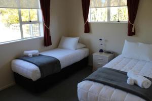 Postel nebo postele na pokoji v ubytování Alpine Rose Motel