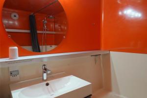 O baie la Residence Hotel Aiguille Rouge - Studio pour 4 personnes à Arc 2000 ski aux pieds, au centre de la station, près des commerces, du bowling et de la patinoire MAE-7104