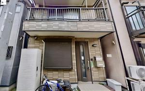 a couple of bikes parked in front of a building at Lucky Higashi Mizue - Vacation STAY 16180 in Tokyo