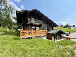 a log house with a porch and a balcony at Chalet Sarazin - Chalets pour 4 Personnes 994 in Crest-Voland