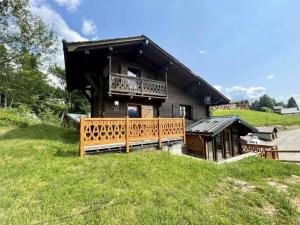 a log house with a porch and a balcony at Chalets Abbe/tot - Chalet de l'abbé MAE-3994 in Crest-Voland