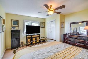 a bedroom with a bed and a ceiling fan at Auburndale Vacation Rental with Yard and Lake Views in Auburndale