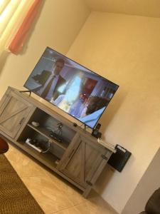 TV a/nebo společenská místnost v ubytování StayHaven Escapes