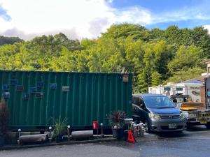 a blue van parked next to a green dump truck at The Basecamp Yugawara - Vacation STAY 84743v in Miyakami