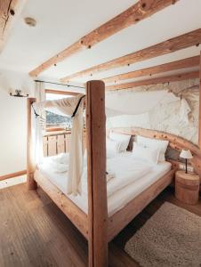 Postel nebo postele na pokoji v ubytování Hotel Piz Seteur
