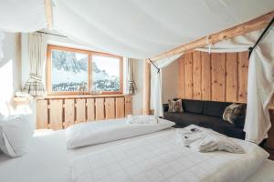 Postel nebo postele na pokoji v ubytování Hotel Piz Seteur