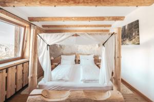 Postel nebo postele na pokoji v ubytování Hotel Piz Seteur