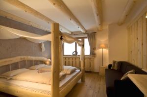 Postel nebo postele na pokoji v ubytování Hotel Piz Seteur