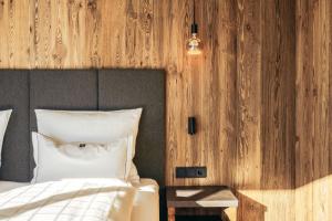 Postel nebo postele na pokoji v ubytování Hotel Piz Seteur