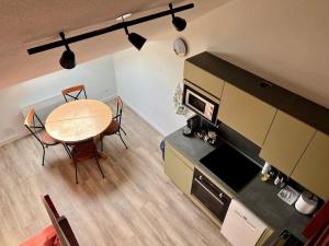 Kuhinja ili čajna kuhinja u objektu T2 Joseph Claussat 4pers- WIFI Clermont Ferrand