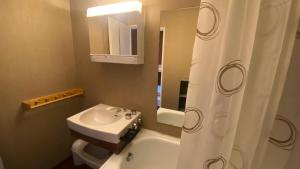 Et badeværelse på Résidence Chalmettes - Appartement sur les pistes des ski avec parking MAE-1524 + 28 billeder