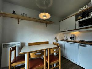 Kjøkken eller kjøkkenkrok på Résidence Necou - Studio pour 3 Personnes 564