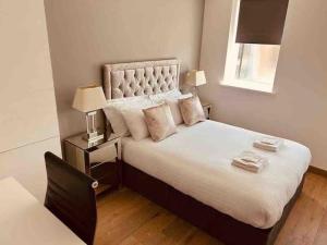 Легло или легла в стая в 3 Bed 2 Bath Penthouse Hoxton Square with Terrace
