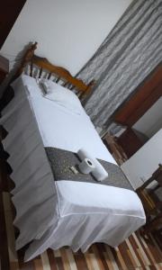 a bed with two pillows on top of it at Hospedaje Turistico Harry I y II in Aguaytía