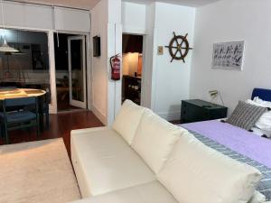 a living room with a white couch and a table at TROIAMAR in Troia