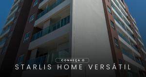a street sign in front of a building at Starlis Home - Versátil in Cuiabá