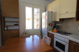 Virtuvė arba virtuvėlė apgyvendinimo įstaigoje Curt di Sciàtt