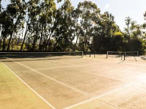 Tenis alebo squash v ubytovaní Les Villas aux Restanques du Golfe de St Tropez - maeva Home - Villa 3 pièces 6 personnes vue parc - Sélection - Super Home MAE-8685 alebo jeho okolí