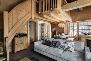 a living room with a couch in a wooden house at Chalet Klosters - Chalets pour 9 Personnes 984 in Val-d'Isère