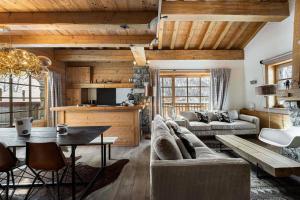 a living room with a couch and a table at Chalet Klosters - Chalets pour 9 Personnes 984 in Val-d'Isère