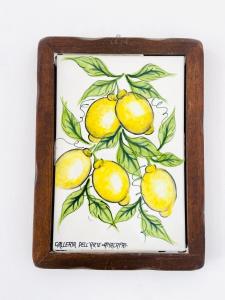 a painting of a lemon tree with leaves at Casa Pippo 2 in Anacapri