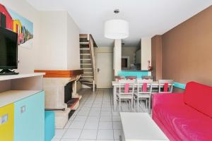 Kuchyň nebo kuchyňský kout v ubytování Les maisons de Port Guillaume - maeva Home - Maison 3 Pièces 6 Personnes - C 07