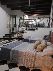 a bedroom with two beds and a staircase at Villa Mohana in Puerto Colombia