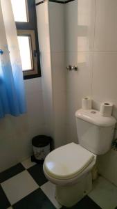 a bathroom with a white toilet and a window at Logement calme très proche du centre in Oujda