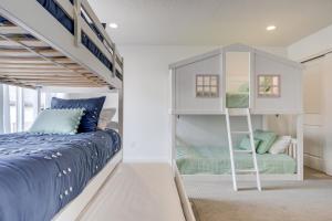 Ένα ή περισσότερα κρεβάτια σε δωμάτιο στο 12 Mi to Sand Hollow Spacious Home with Game Room +37 φωτογραφίες