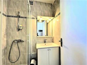 Et badeværelse på Résidence Corbier A3 - APPARTEMENT CENTRE STATION POUR 6 PERSONNES MAE-7494