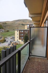 a balcony with a view of a building at Résidence Vallonpierre A - Studio cabine 4 personnes 23m² MAE-7944 in Orcières +1 photo