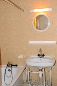 Koupelna v ubytování Résidence Sagittaire - Studio confortable avec balcon · Centre station MAE-7388