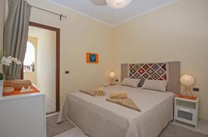 Postel nebo postele na pokoji v ubytování Buki-Gravity-Homes, App No2, amazing seaview apartment in 5 star hotel Gravity Sahl Hasheesh-FOR GUESTS WITH NONEGYPTIAN PASSPORTS