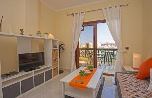 Balkón nebo terasa v ubytování Buki-Gravity-Homes, App No2, amazing seaview apartment in 5 star hotel Gravity Sahl Hasheesh-FOR GUESTS WITH NONEGYPTIAN PASSPORTS