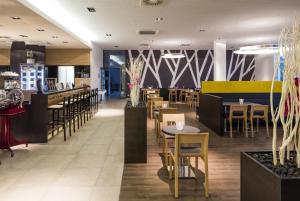 Um restaurante ou outro lugar para comer em Star G Hotel Premium München Domagkstraße
