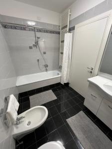 Vonios kambarys apgyvendinimo įstaigoje B&B Alessandro Room & Bathroom in private apartament