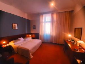 Una cama o camas en una habitación de Hotel BAST Wellness & SPA 126 fotos más