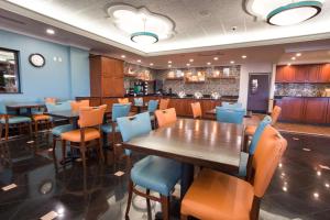 a restaurant with tables and chairs and a bar at Drury Inn & Suites St. Louis Creve Coeur in Creve Coeur