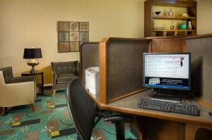 TV a/nebo společenská místnost v ubytování Drury Plaza Hotel San Antonio North Stone Oak