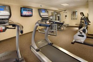 Fitness centrum a/nebo fitness zařízení v ubytování Drury Plaza Hotel San Antonio North Stone Oak