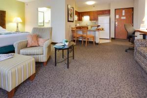 Kuchyň nebo kuchyňský kout v ubytování Drury Inn & Suites McAllen