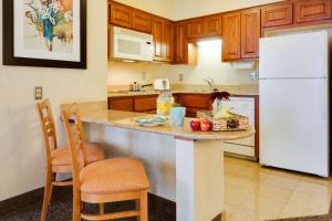 Kuchyň nebo kuchyňský kout v ubytování Drury Inn & Suites McAllen