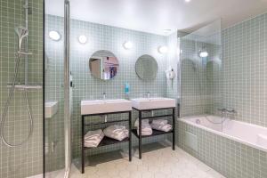 Koupelna v ubytování Urban Hotel & Spa Aix-les-Bains - BW Signature Collection