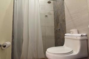 Bagno di Hotel Dunas Near Consulate