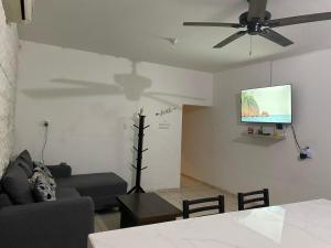 TV a/nebo společenská místnost v ubytování Casa a 5 minutos del mar